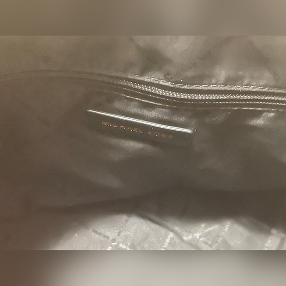 Michael kors black saffiano leather crossbody bag with scalloped detail - Picture 4 of 4